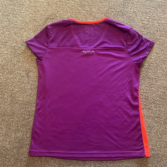 Reebok T-shirt - Size L *discounted shipping* - Picture 2 of 3